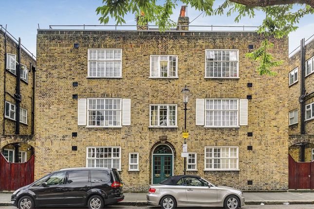 Thumbnail Flat to rent in Rosemoor Street, London