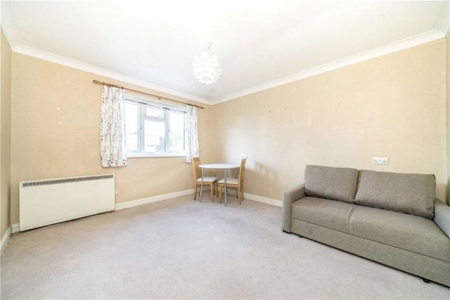 Flat 16, Cedars Court, London photo 3