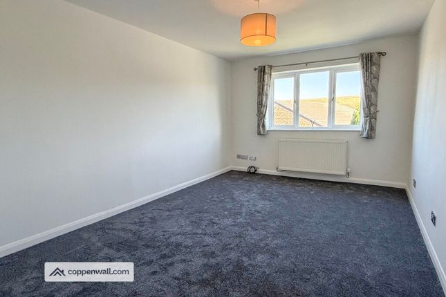 14, Nicola Close, Bacup photo 4