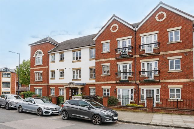1-bed flat on Flat 2, Pegasus Court, 890, Green Lanes, London, £250,000