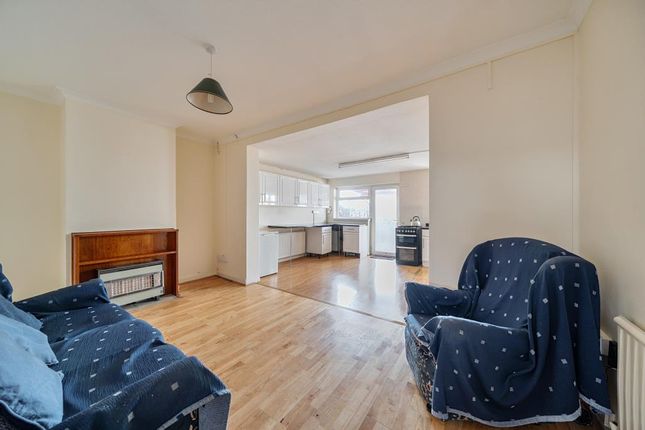 36 HILLVIEW GARDENS, Hillview Gardens, London photo 2