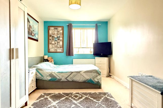 Flat 5, Richard Howe House, Palm Drive, Rochester photo 4