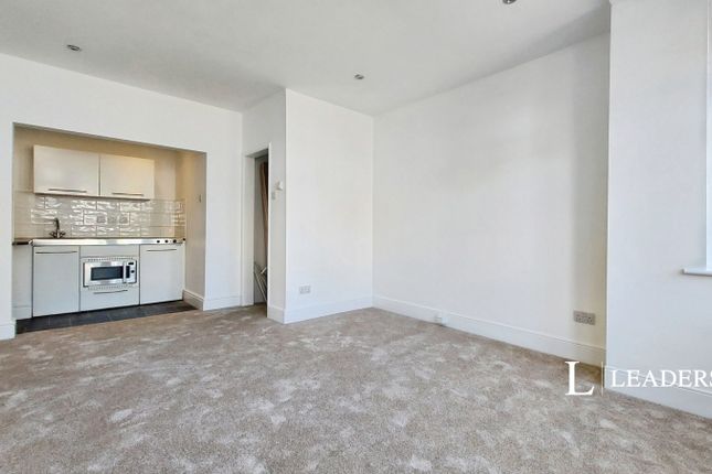 Flat 1, 34-36, Surbiton Avenue, Essex photo 4