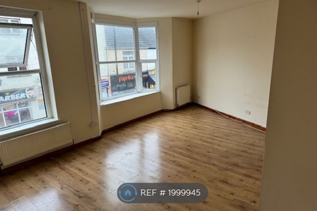 Flat to rent in Windsor Road, Neath SA11
