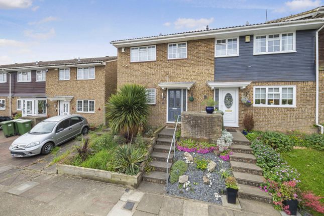 9, Myrtle Close, Erith photo 2