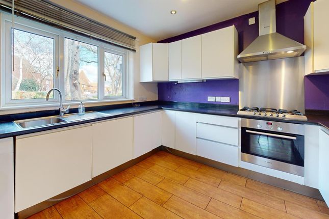 12, Parry Avenue, London photo 3