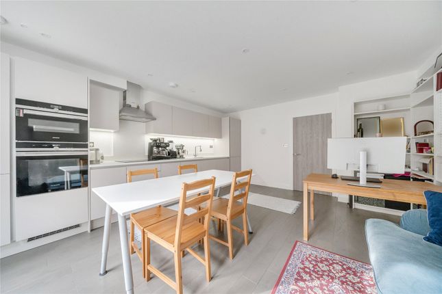 Flat 2, 13, Harlow Gardens, Kingston Upon Thames photo 5
