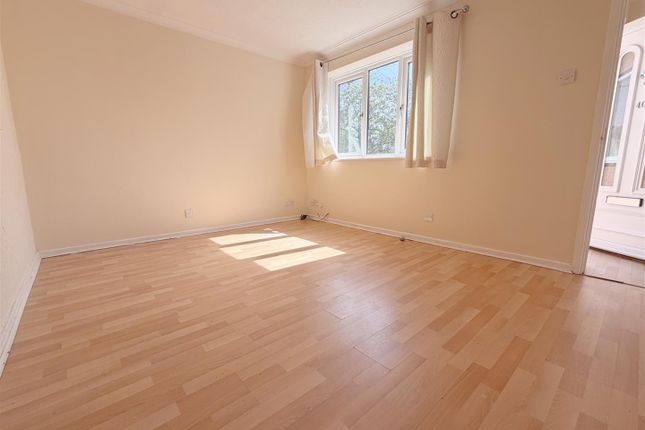 40, Haldene, Milton Keynes photo 2