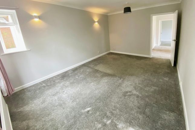 Flat 2, 2 Stirling Road, Dorset photo 4