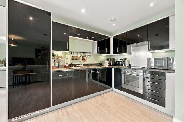 Trout Road, West Drayton photo 3