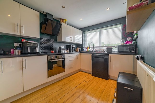 7, Honiton Close, Heywood photo 4
