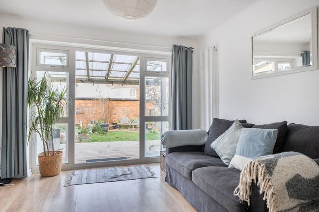 30 Seafield Close, Chichester photo 3