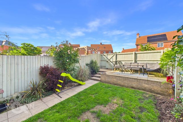 8 Kingfisher Mead, Wymondham photo 3