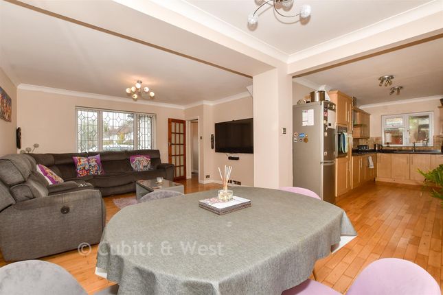 11, Beechwood Villas, Salfords photo 3