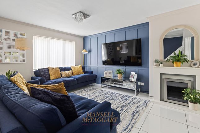 11 Masefield Road, Crawley photo 4