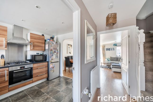 26, Greenwood Grove, Swindon photo 2