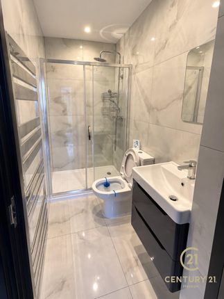 Flat 1, 140a, High Street, Hounslow photo 4