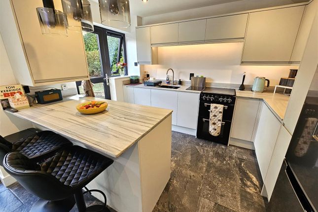 27, Mitre Close, Tavistock photo 3