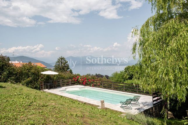 Villa for sale in Via Montrigiasco, Arona, Piemonte