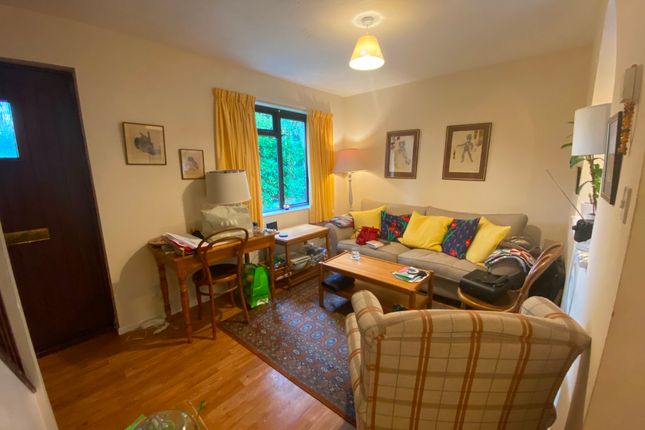 11 Tintagel Way, Woking photo 4
