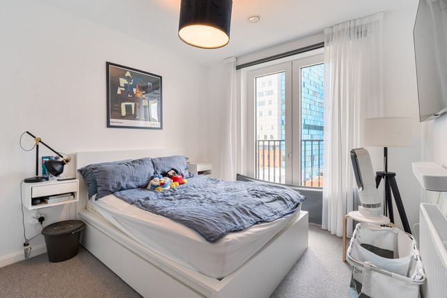 3 Cendal Crescent, London photo 3