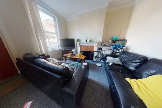 Burley Lodge Road Hyde Park, Leeds photo 3