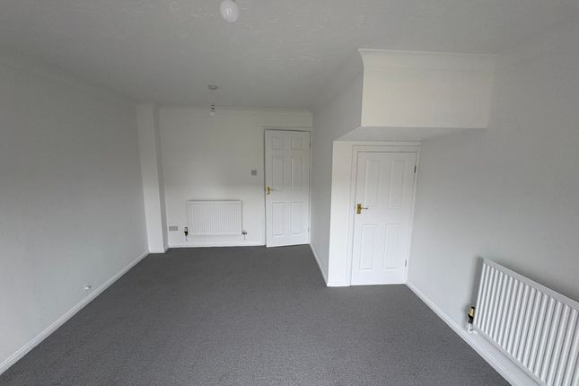 34 Barnfields, Gloucester photo 4