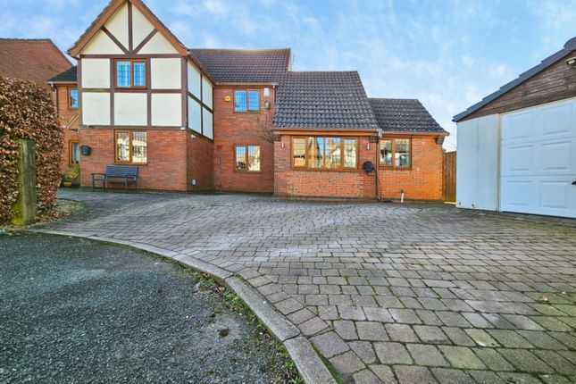 15, Squirrel Hayes Avenue, Knypersley photo 2