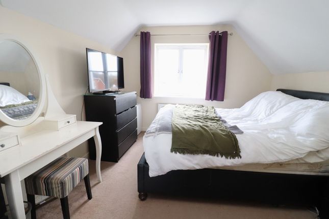 16 Fallow Crescent, Southampton photo 4