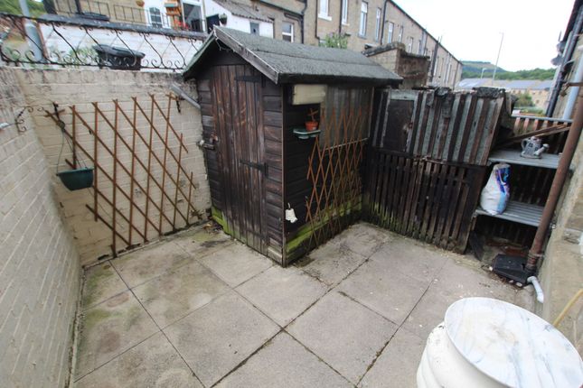 16 Kilnhurst Road, Todmorden photo 4