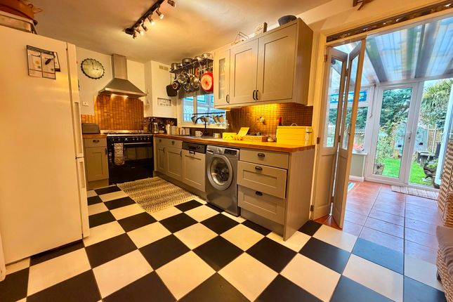 6 Orchard Rise, Newnham photo 4