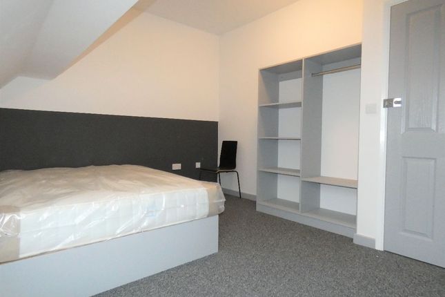 Room to rent in Flat 6, Jasper Street, Hanley, Stoke-On-Trent, Staffordshire