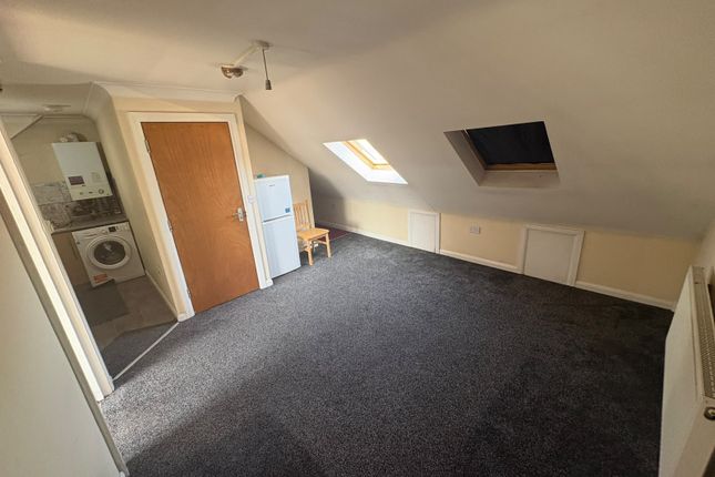 4 Herbert Road, Southall photo 4
