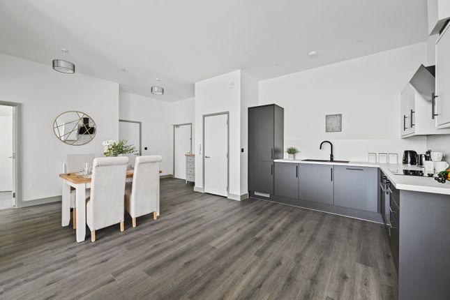 406, Peterborough photo 2