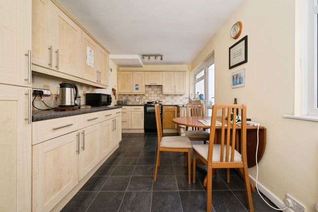 20, Claudeen Close, Southampton photo 3