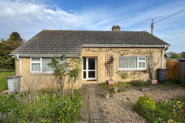 Thumbnail Bungalow for sale in Kingsmead, Lechlade, Gloucestershire