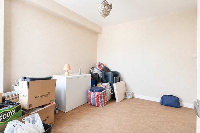 48, Russell Rise, Luton photo 4