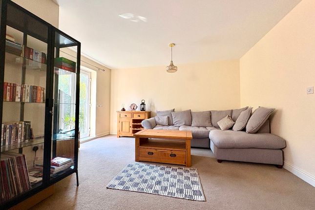 21 Fernbeck Close, Bolton photo 2
