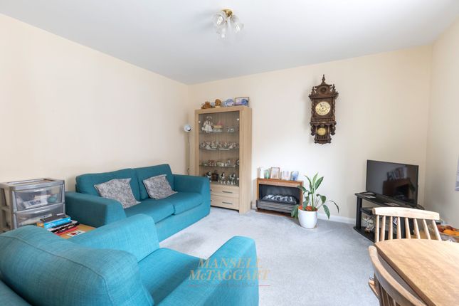 8 Kennard Court Riverside, Forest Row photo 4