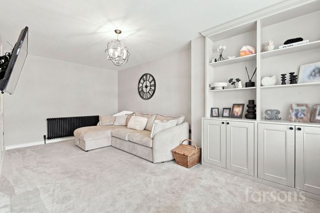 3 Paglesfield, Brentwood photo 3