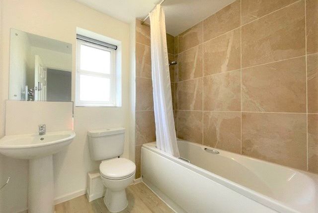 Room 1, 4, Oakworth Close, Telford photo 2