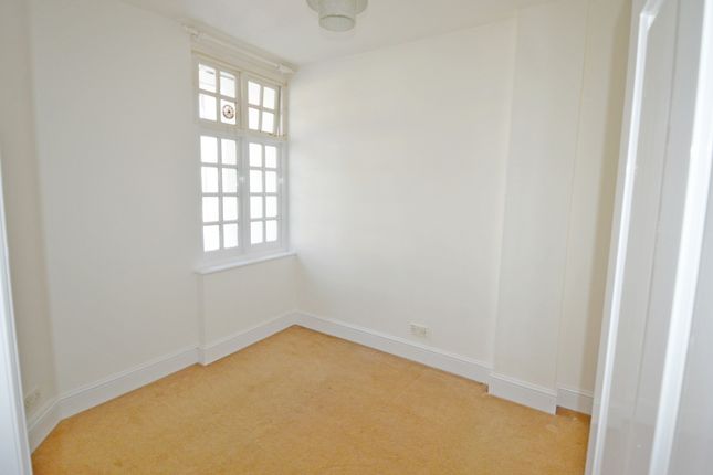 Flat to rent in Station Road, Liss, Hampshire