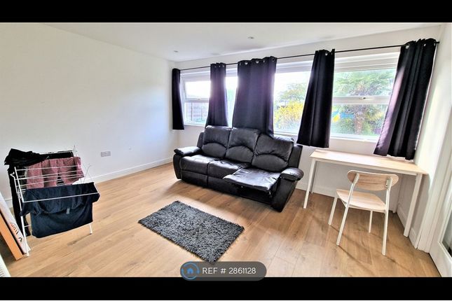 Luton photo 3