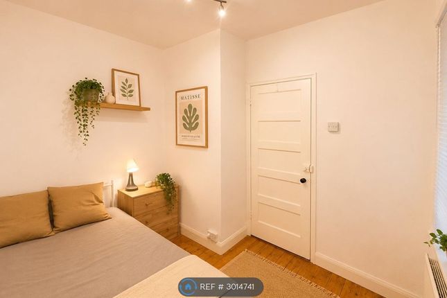 Flat, Finn House Bevenden Street, London photo 4