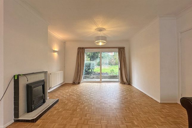 Bungalow to rent in Laburnham Road, Maidenhead, Berkshire