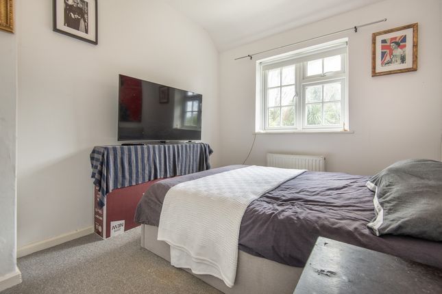 Terraced house to rent in Greenstead Gardens, London