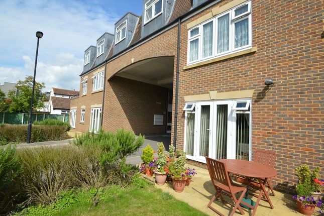 3, Clarence Court, Brands Hill photo 5
