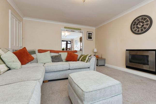 13, Elm Grove, Dursley photo 3