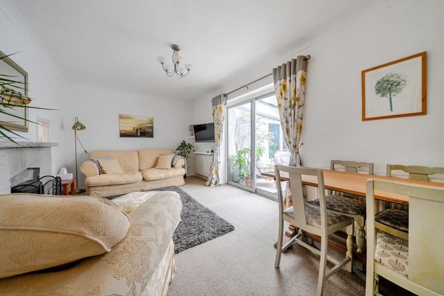 9 THE OAKS, Newbury, Newbury photo 4
