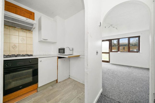 18, Nuthatch Gardens, London photo 4